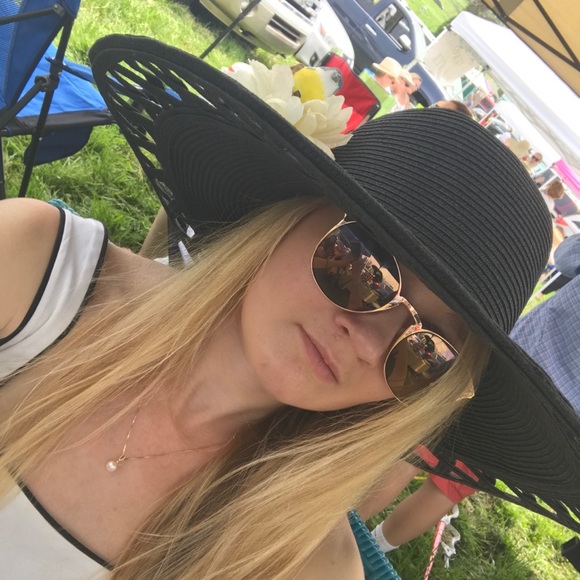 Meet your Posher, Molly - Picture 3 of 3